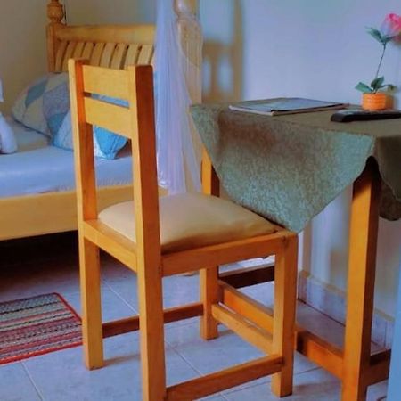 La Feve Beach Bed And Breakfast Hotel エンテベ エクステリア 写真