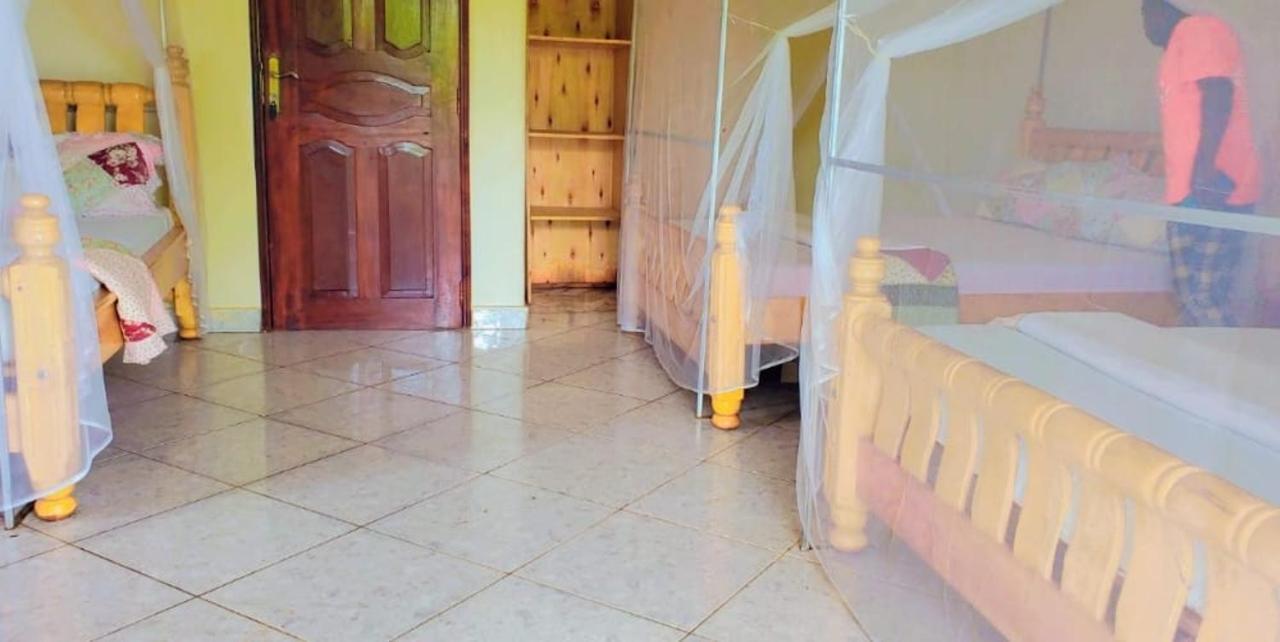 La Feve Beach Bed And Breakfast Hotel エンテベ エクステリア 写真