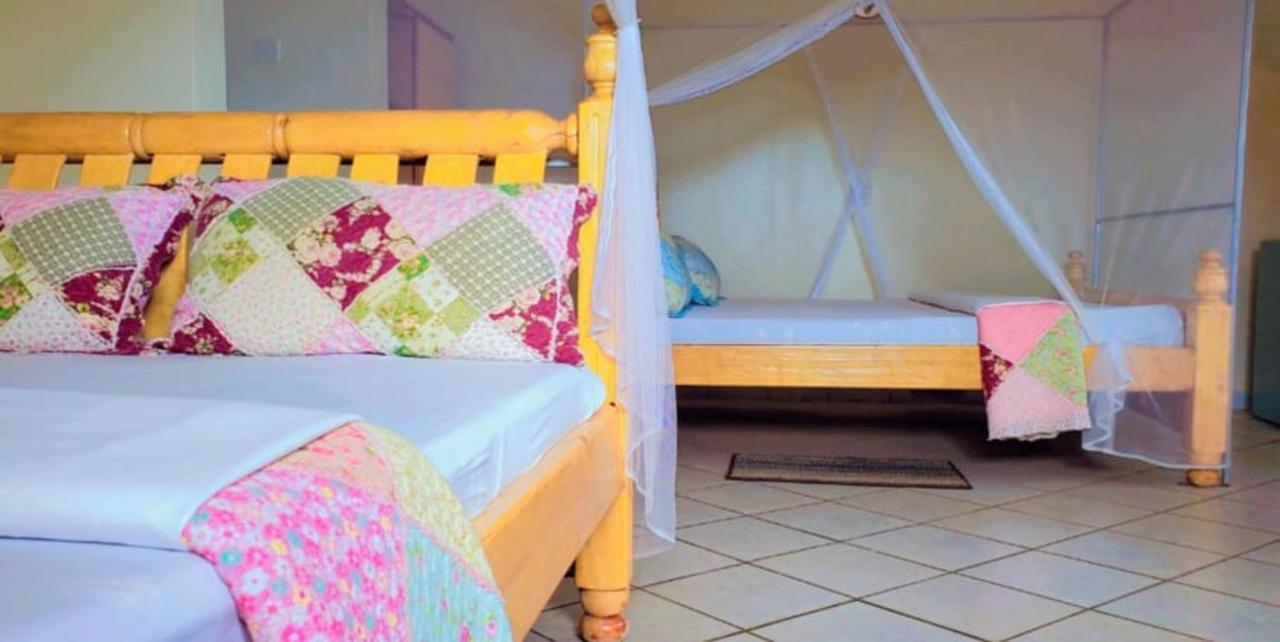 La Feve Beach Bed And Breakfast Hotel エンテベ エクステリア 写真