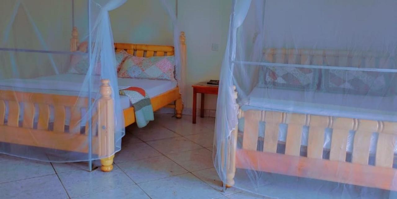La Feve Beach Bed And Breakfast Hotel エンテベ エクステリア 写真