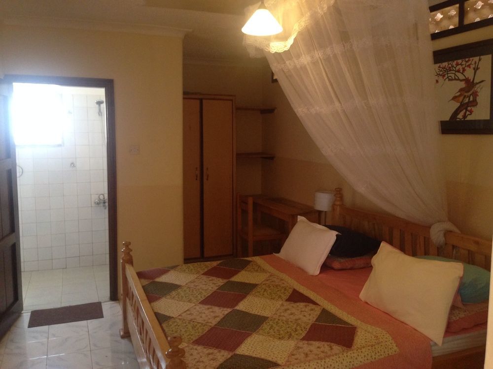 La Feve Beach Bed And Breakfast Hotel エンテベ エクステリア 写真